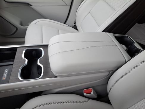 Used 2024 GMC Acadia Denali w/ Super Cruise Package FWD image 30