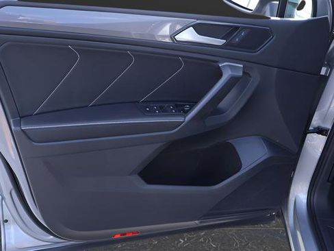 Certified 2023 Volkswagen Tiguan SE image 11