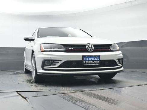 Used 2017 Volkswagen Jetta GLI image 32