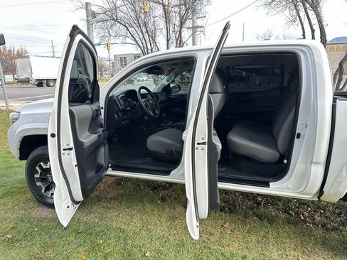 Used 2022 Toyota Tacoma SR AWD/4WD image 20