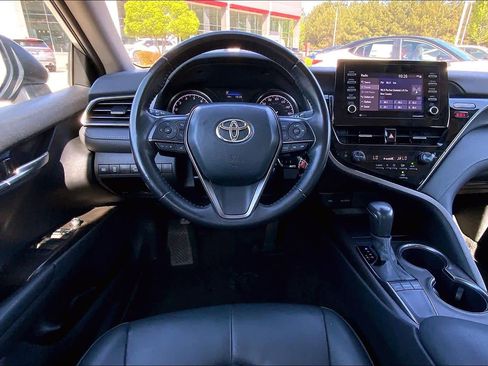 Used 2024 Toyota Camry SE image 6