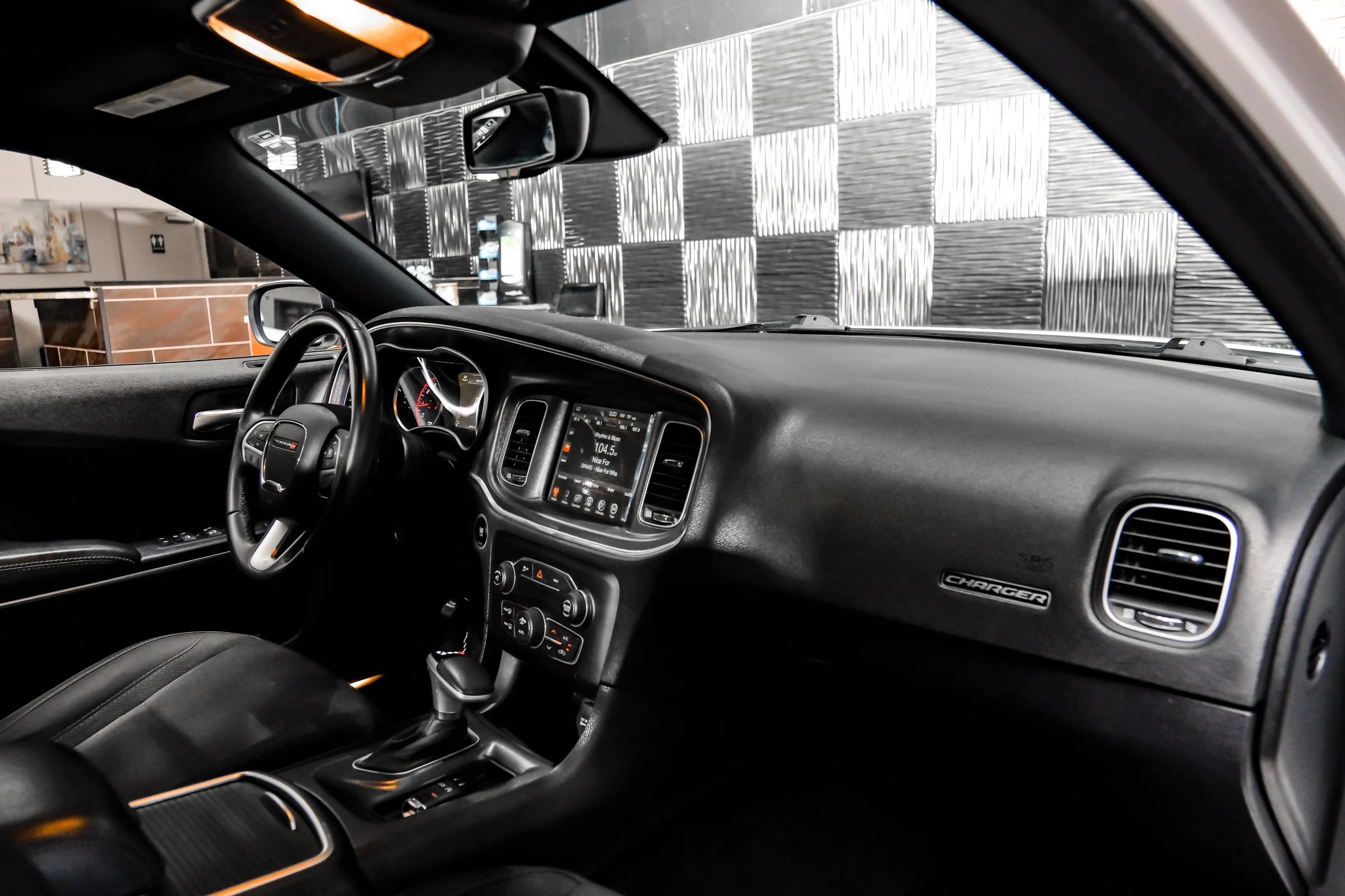 Used 2016 Dodge Charger SXT w/ Navigation & Travel Group RWD image 10