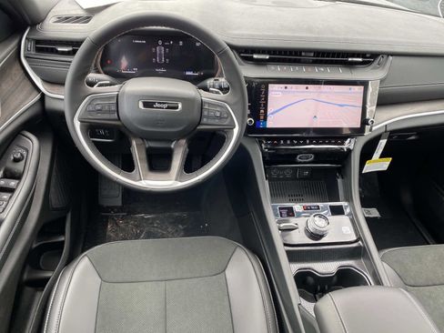 New 2026 Jeep Grand Cherokee Altitude image 8