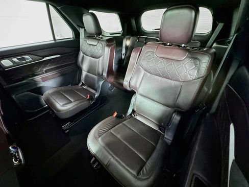 Used 2025 Ford Explorer Platinum w/ LUX Leather Package AWD/4WD image 24