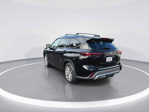 Certified 2026 Toyota Highlander Platinum AWD/4WD image 6