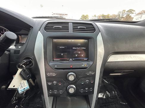 Used 2013 Ford Explorer XLT image 18