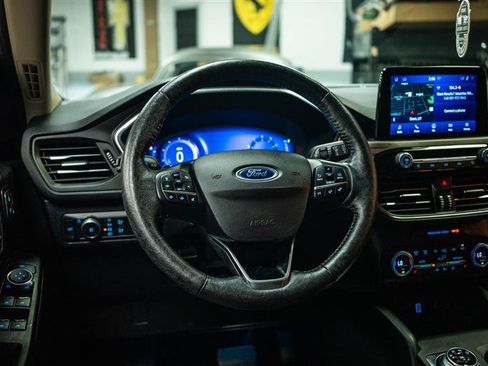 Used 2020 Ford Escape Titanium AWD/4WD image 16