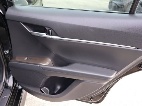 Used 2024 Toyota Camry SE image 11