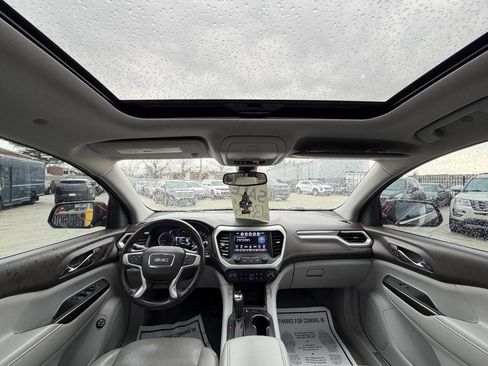 Used 2018 GMC Acadia SLT w/ LPO, Black Accent Package AWD/4WD image 13
