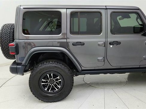 Used 2025 Jeep Wrangler Unlimited Rubicon image 12