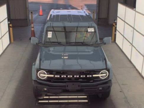 Used 2025 Ford Bronco Outer Banks AWD/4WD image 2