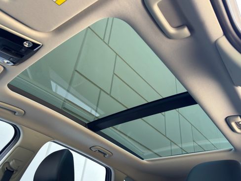 Used 2024 Kia Sorento S w/ Panoramic Sunroof Package FWD image 11