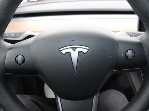 Used 2024 Tesla Model Y Long Range image 15