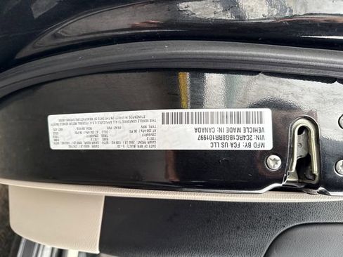 Used 2024 Chrysler Pacifica Touring-L image 19