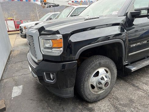 Used 2017 GMC Sierra 3500 Denali image 2