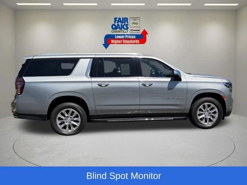 Used 2024 Chevrolet Suburban Premier AWD/4WD image 7