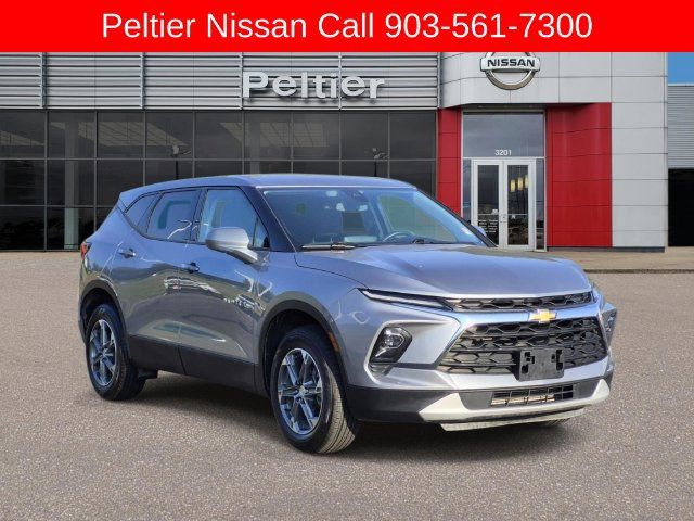 Used 2025 Chevrolet Blazer LT FWD image 1