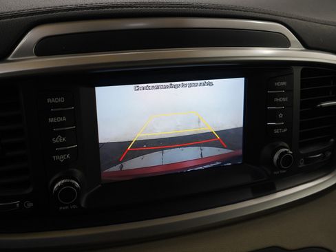 Used 2019 Kia Sorento AWD V6 image 22
