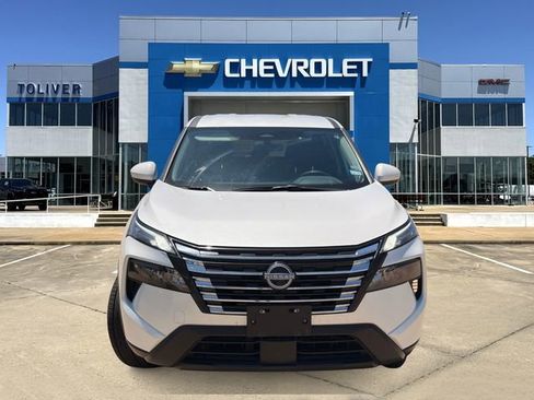 Used 2025 Nissan Rogue SV FWD image 2