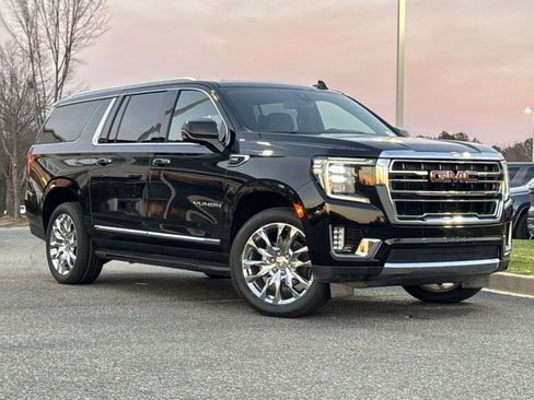 Used 2022 GMC Yukon XL SLT w/ SLT Premium Package image 2