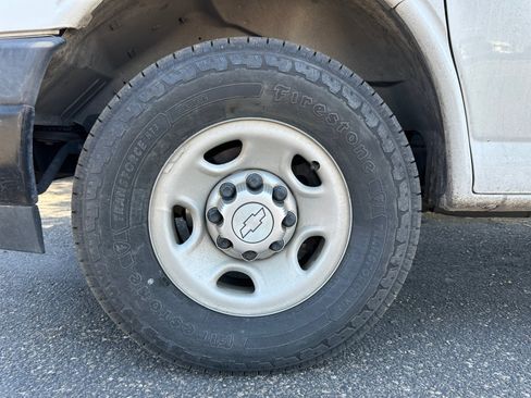 Used 2017 Chevrolet Express 2500 RWD image 13