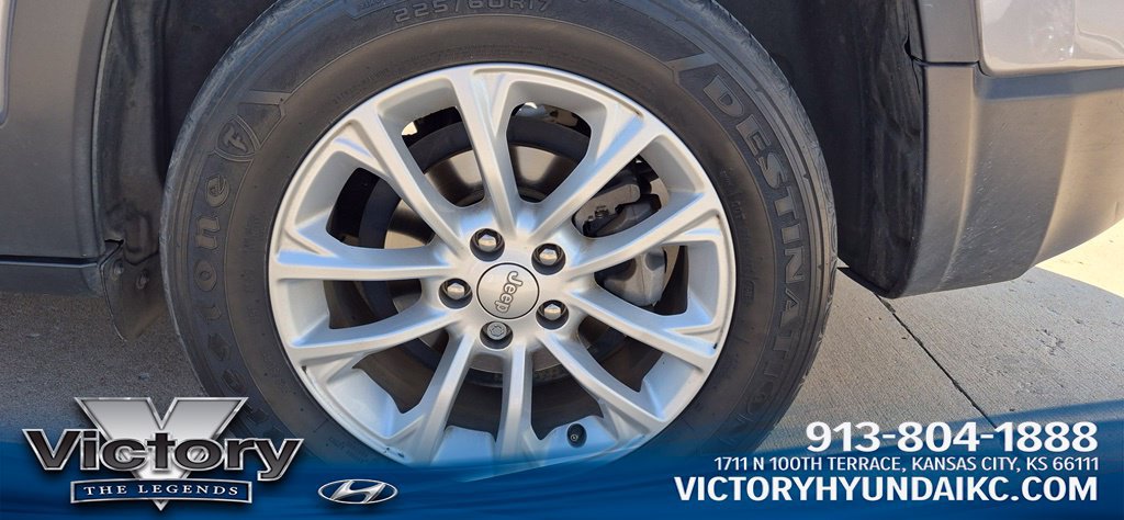 Used 2019 Jeep Cherokee Latitude w/ Popular Appearance Group FWD image 12