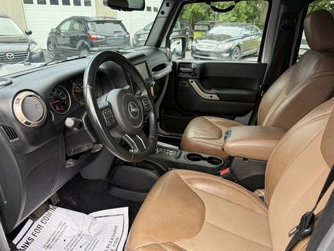 Used 2016 Jeep Wrangler Unlimited Sahara AWD/4WD image 11