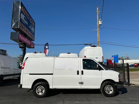 Used 2021 Chevrolet Express 2500 w/ Driver Convenience Package image 3