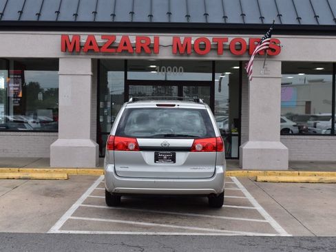 Used 2010 Toyota Sienna CE FWD image 11