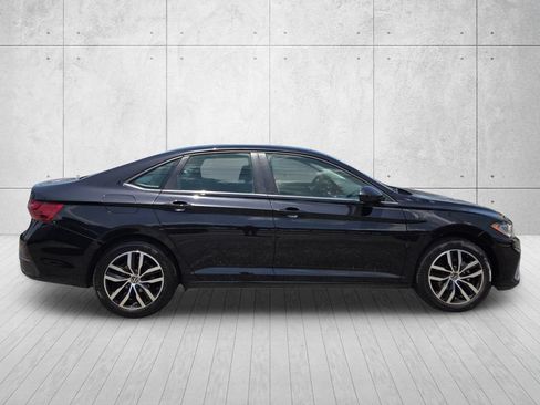 Used 2025 Volkswagen Jetta SE FWD image 5