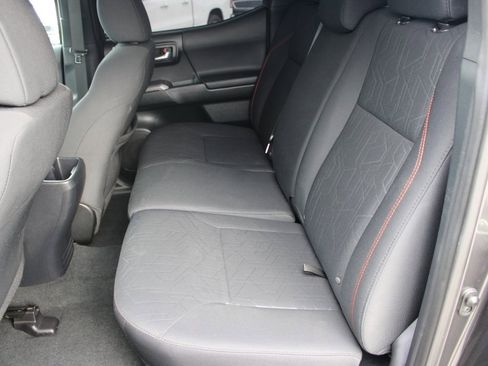 Used 2017 Toyota Tacoma TRD Off-Road image 24