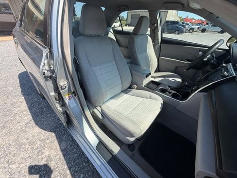 Used 2017 Toyota Camry LE FWD image 9