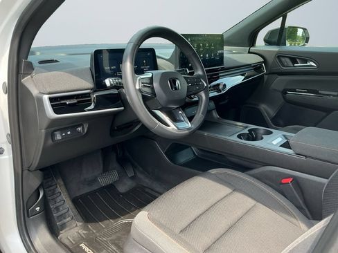 Used 2025 Honda Prologue EX image 11