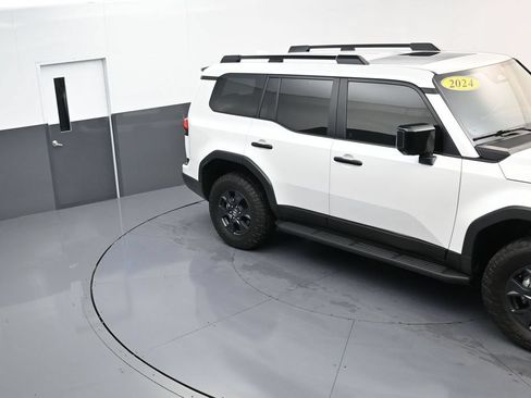 Used 2024 Lexus GX 550 AWD/4WD image 18