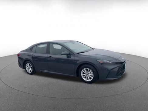 Used 2025 Toyota Camry LE image 2