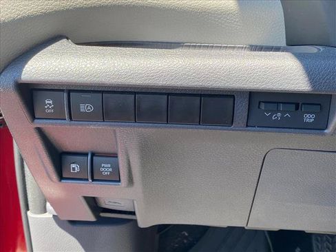 Used 2023 Toyota Sienna LE FWD image 14