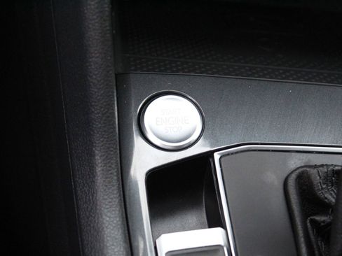 Used 2020 Volkswagen Tiguan SE w/ 3rd Row Seat Package image 25