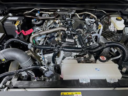 Certified 2025 Toyota Tacoma TRD Off-Road AWD/4WD image 26