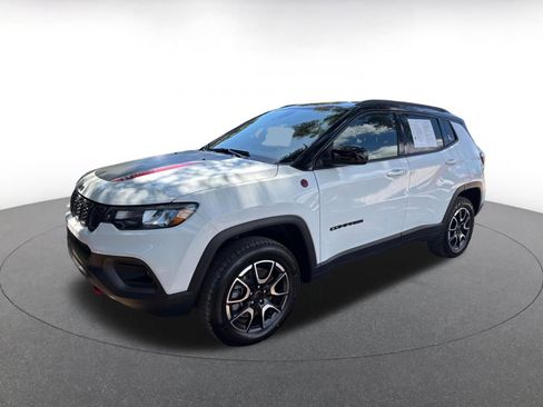 Used 2025 Jeep Compass Trailhawk AWD/4WD image 7