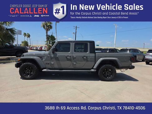 Used 2023 Jeep Gladiator Sport AWD/4WD image 11