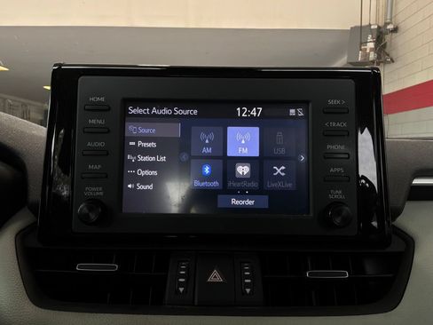 Used 2019 Toyota RAV4 XLE Premium FWD image 31