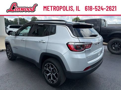Used 2025 Jeep Compass Limited w/ Sun & Sound Group AWD/4WD image 5