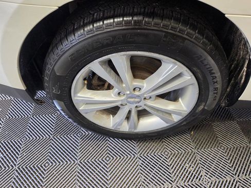Used 2009 Lincoln MKS AWD image 24