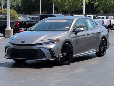 Certified 2025 Toyota Camry SE FWD image 2