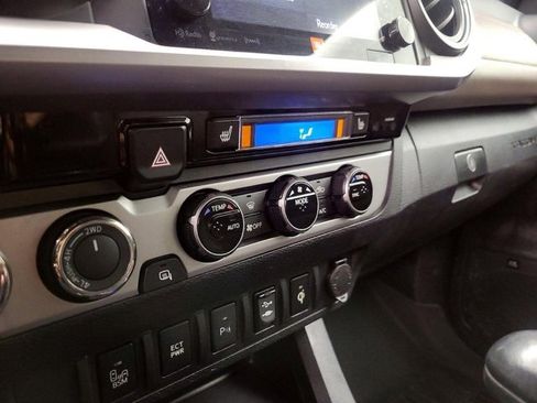 Used 2017 Toyota Tacoma Limited image 6