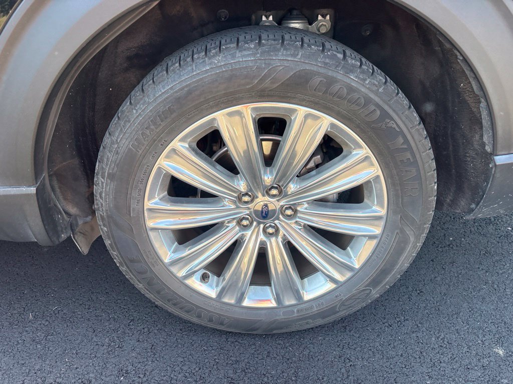 Used 2021 Ford Explorer Limited w/ Equipment Group 301A AWD/4WD image 26