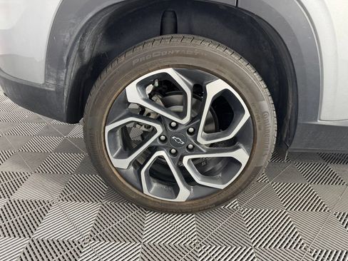 Used 2024 Chevrolet Trax RS w/ Sunroof Package FWD image 12