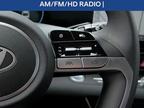 Used 2024 Hyundai Elantra SEL image 17