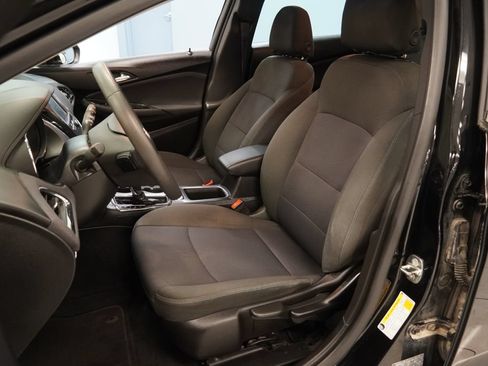 Used 2018 Chevrolet Cruze LT FWD image 3