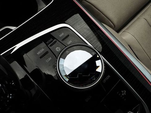 Used 2021 BMW X7 M50i w/ Executive Package image 37